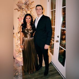 Sherri hill gold gown altered from an 8 to a 6/8